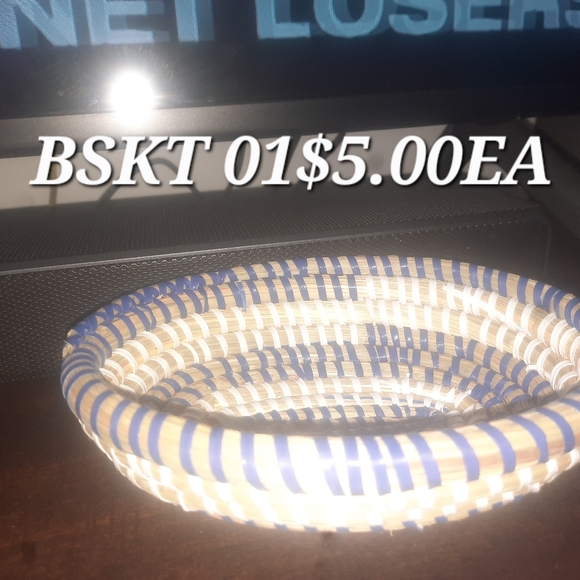 Ladies hand Bags and steak fans and ART,necklaces. Keys chains. - Picture 6 of 16